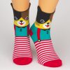 Socken mit Katzenmotiv und rot weißen Streifen