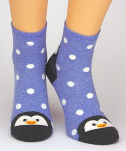 Socken in blaub mit Pinguin Tiermotiv und weißen Punkten