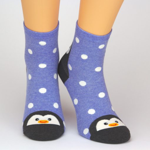 Socken in blaub mit Pinguin Tiermotiv und weißen Punkten