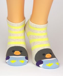 Charaktersocken mit beige weißen Streifen und Pinguin