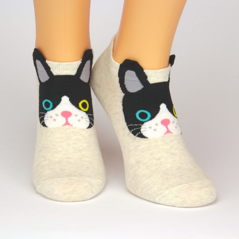 beige Sneaker-Socken mit schwarzer Katze als Motiv