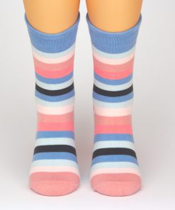 Bunte Socken mit strahlenden Streifen von Charaktoes