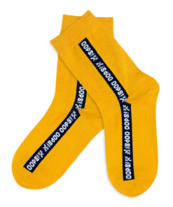 Socken gelb mit Schriftzug