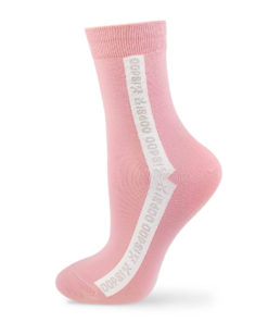 pinke Socken mit Oops Beschriftung