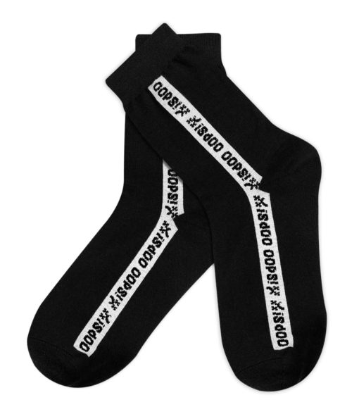 schwarze Socken mit Aufschrift