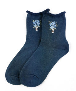 blaue Socken mit Blumenmotiv