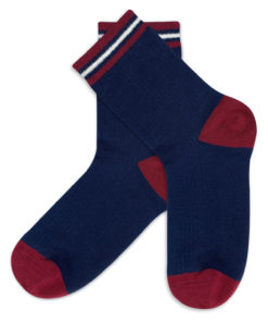 Blaue Socken mit rot