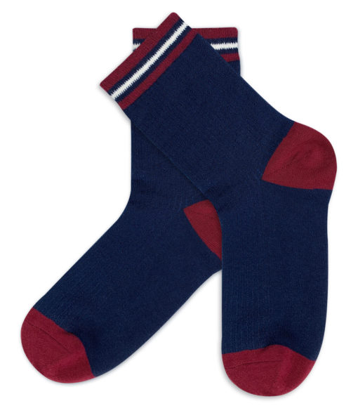 Blaue Socken mit rot