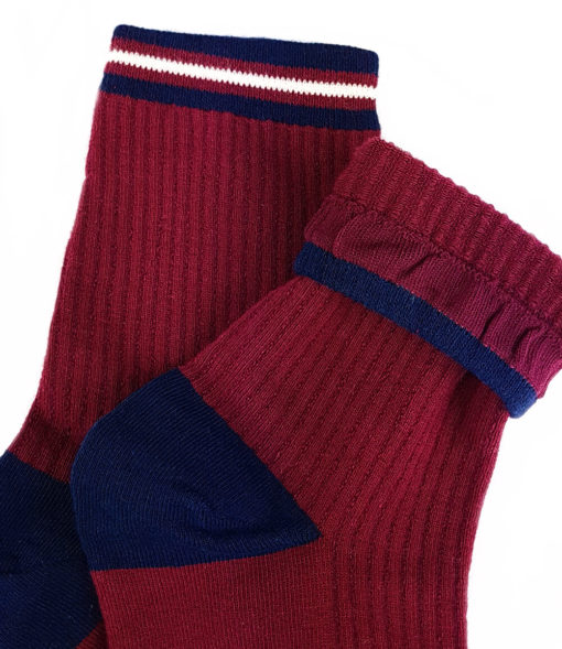 Bündchen rote Socken mit blauer Ferse