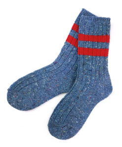 warme blaue Socken mit Streifen